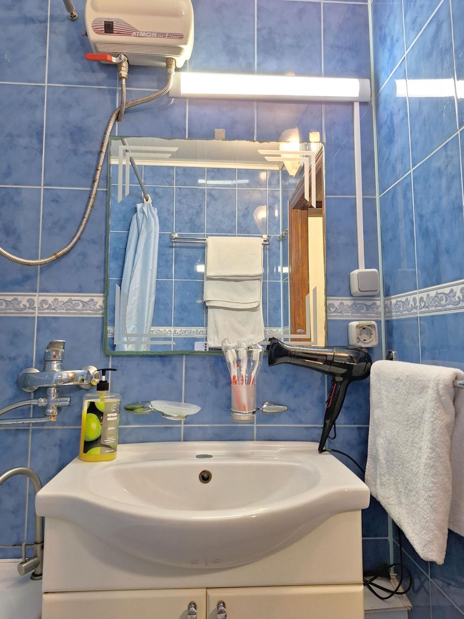 4 Ліжка З Балконом Документи Для Відряджень Мережа Alex Apartments Безконтатне Заселення 24-7 بولتافا المظهر الخارجي الصورة