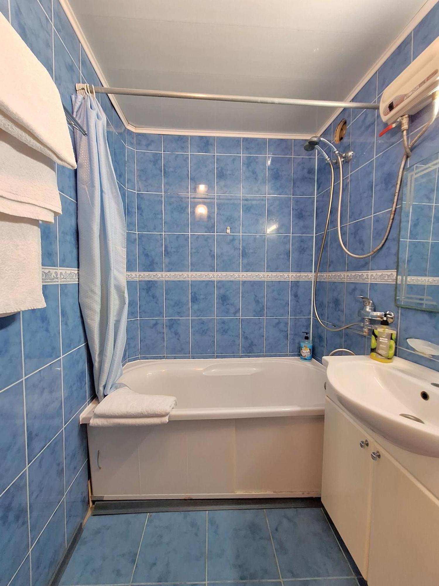 4 Ліжка З Балконом Документи Для Відряджень Мережа Alex Apartments Безконтатне Заселення 24-7 بولتافا المظهر الخارجي الصورة